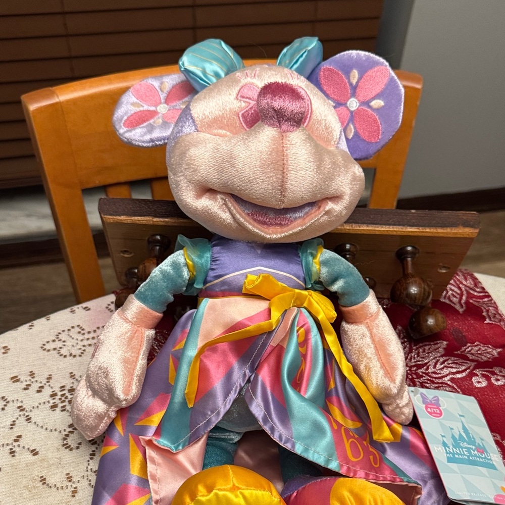 Minnie Main Attraction Plushy Minnie Mouse Mad Hatter 4/12